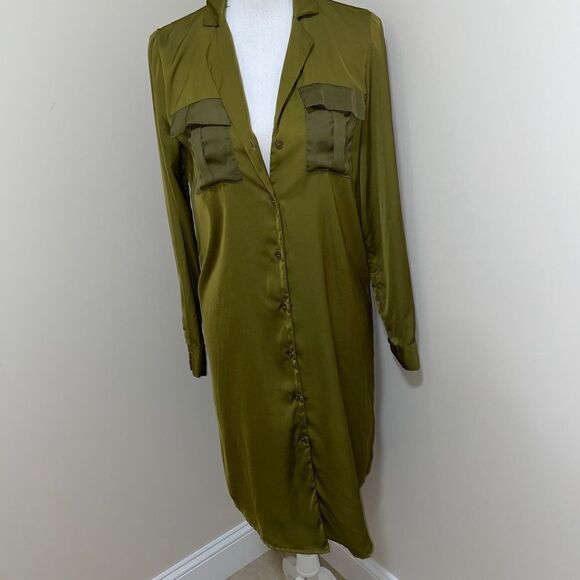 Ichi short dress button down size XS 
Belted 
2 front pockets 
100% polyester - Picture 12 of 12